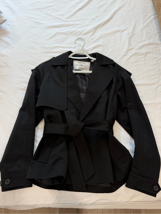 Aritzia Jackets & Blazers - Aritzia Davis Short Trench Coat - black 🖤